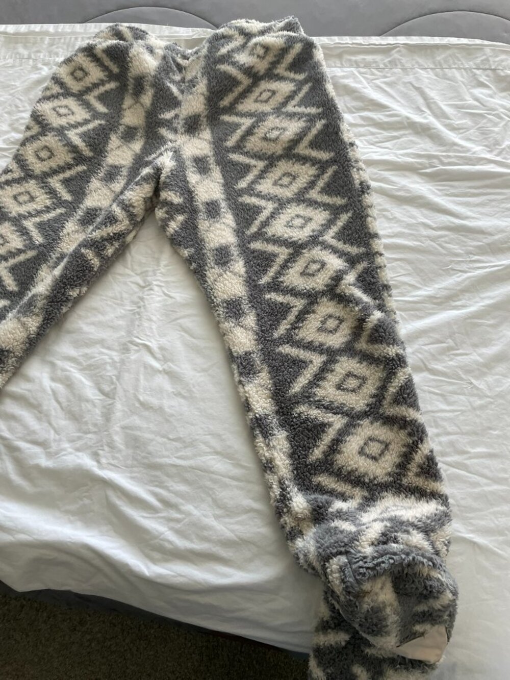 Feejays Gray & White Fuzzy Geometric Lounge Pants – Soft & Cozy